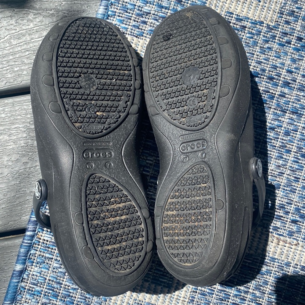 CROCS Black Clogs Size 7 - Picture 5 of 5